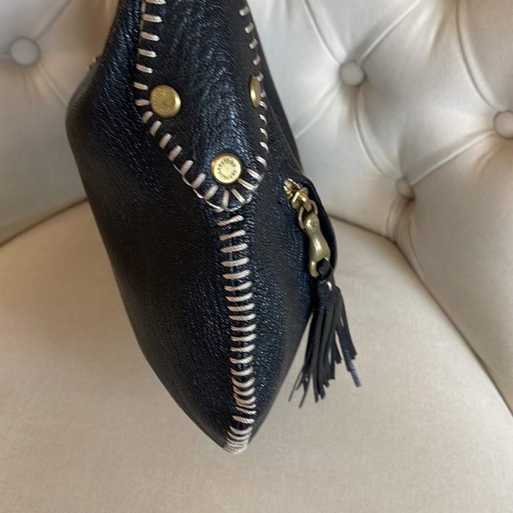 Chic Black Hobo Bag with Sleek Design - Picture 5 of 12